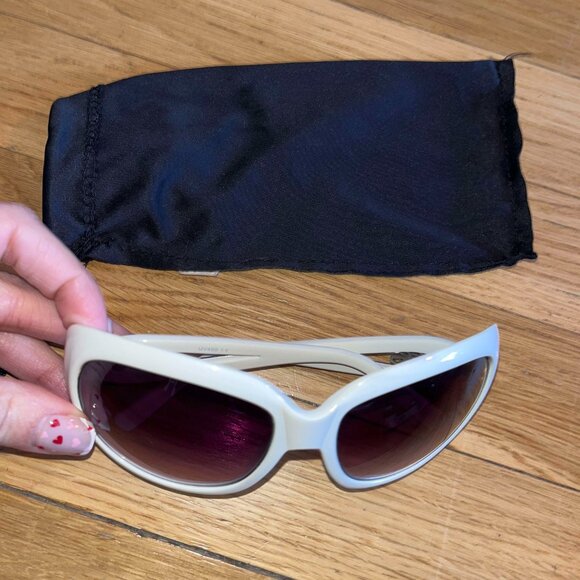 White SunGlasses for Women *Brand NEW* - Picture 3 of 5